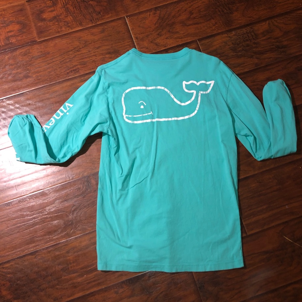 Vineyard vines tee